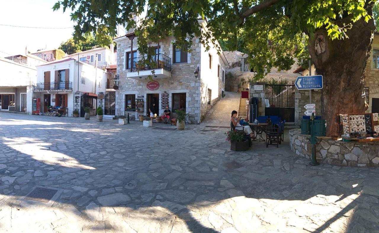 Ξενωνασ Σελινουντα Hotel Kosmás Buitenkant foto